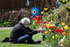 2022-04-23-OG-Karen-Wade-Jan-getting-that-close-up