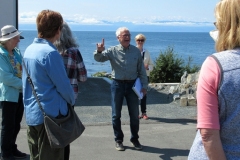 2023-06-21-Bus-Tour-Peter-Pinfold-3-Peter-explains