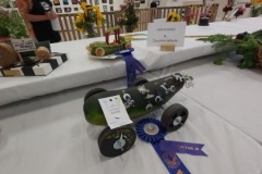 2020-09-06-UN-Fair-veggies-zucchini-car